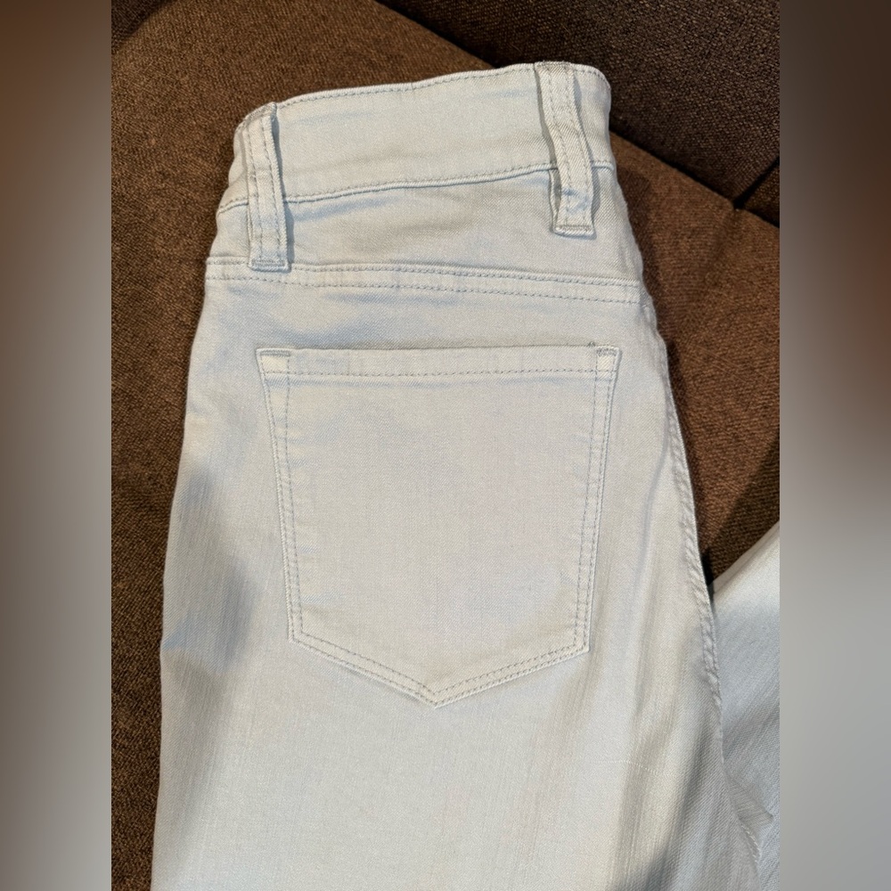 Tommy Bahama Jeans - Picture 2 of 11